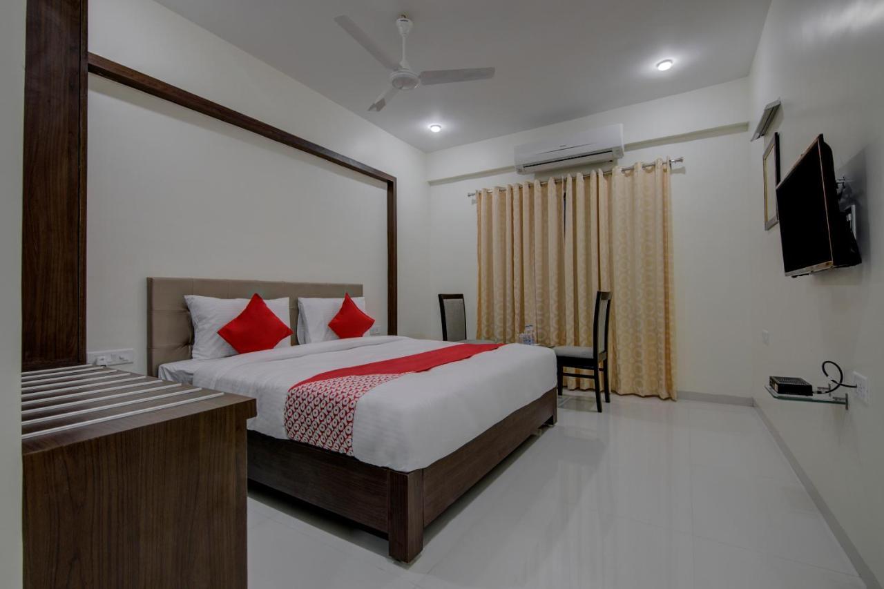 Capital O 16971 Hotel Lorven فيساخاباتنام المظهر الخارجي الصورة
